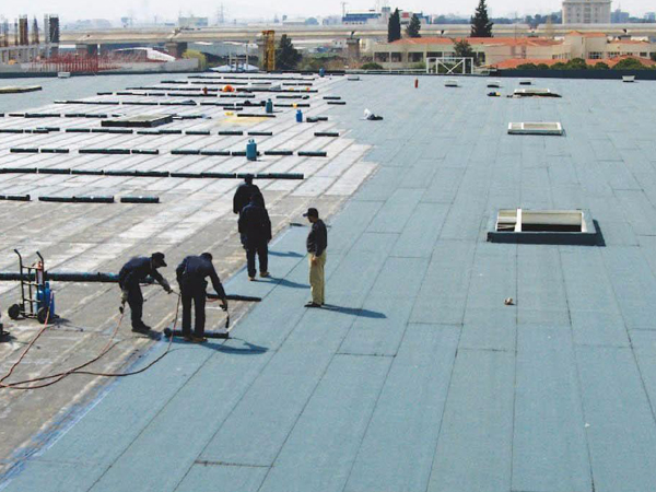 Modified asphalt waterproofing membrane for roads, bridges, and high-speed railways