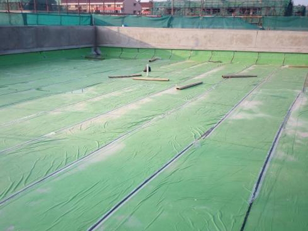 快速反應粘強交叉膜自粘防水卷材